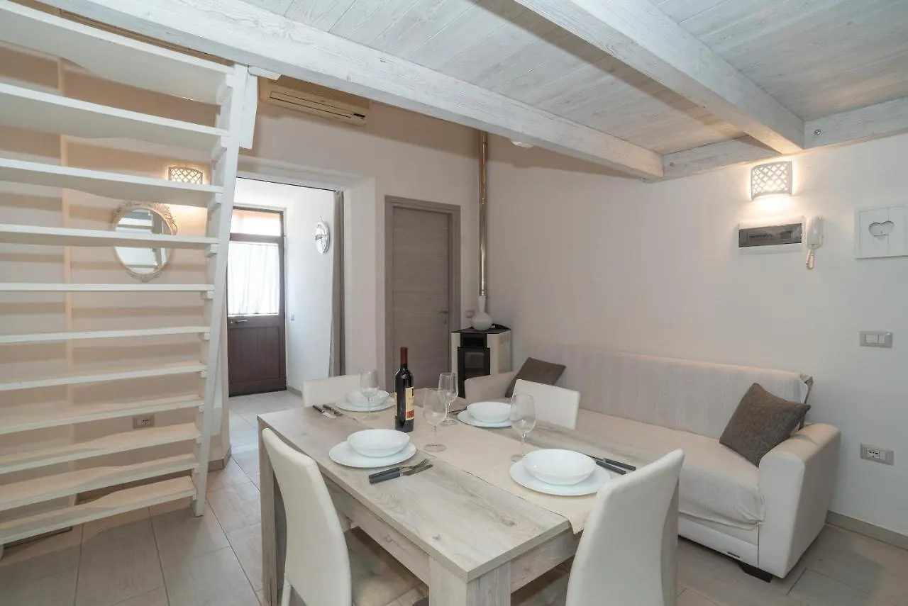 奧爾比亞Claudias House公寓